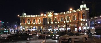 میدان حسن آباد در شب